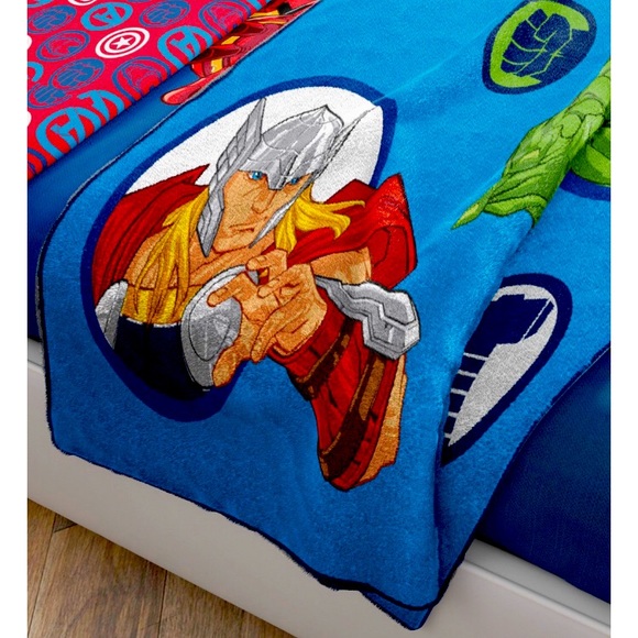 Avengers Multicolor Plush Microfiber Throw - Picture 3 of 3